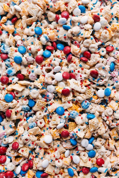 4th of July Snack Mix (7 Ingredients!) | Chelsea's Messy Apron Savory 4th Of July Food, Fourth Of July Grilling Ideas, 4th Of July Snacks, Easy Snack Mix, 4th July Food, Chelsea's Messy Apron, July Desserts, Patriotic Food, Patriotic Desserts