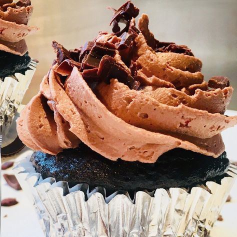 Chocolate Espresso Buttercream Icing, Chocolate Espresso Buttercream Frosting, Chocolate Espresso Frosting, Chocolate Espresso Icing, Espresso Frosting Recipe, Espresso Buttercream Frosting, Espresso Frosting, Seasonal Cakes, Espresso Buttercream