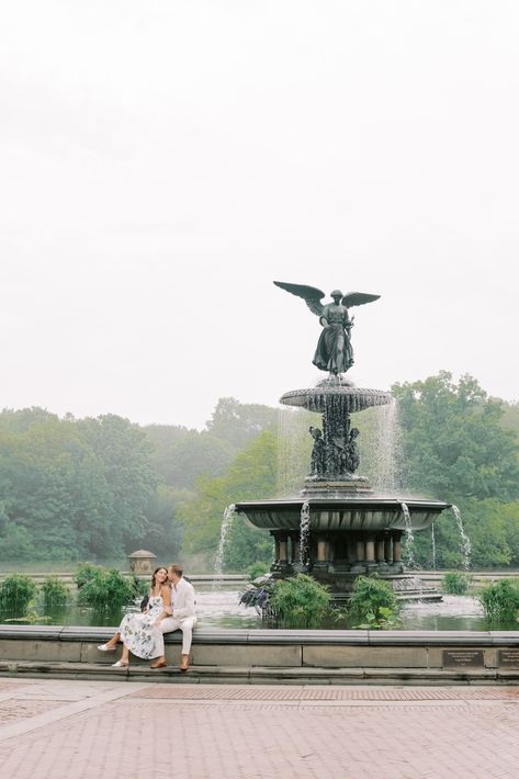 Engagement Photoshoot Central Park, Cantigny Park Engagement, Central Park Graduation Pictures, Central Park Nyc Picture Ideas, Bethesda Terrace Engagement, Engagement Shoot Central Park, Park Engagement Photoshoot, City Park Engagement Photos, Central Park Engagement Shoot Fall