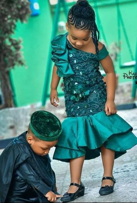 40 Adorable Native Styles for Kids You’ll Love on Your Child African Kids Clothes, Ankara Styles For Kids, African Dresses For Kids, Short African Dresses, Best African Dresses, Lace Gown Styles, Afrikaanse Mode, African Print Dress Designs