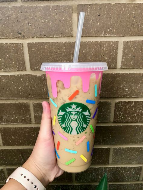 Green Starbucks, Reusable Starbucks Cup, Sprinkles Design, Starbucks Cup Design, Starbucks Cup Art, Starbucks Design, The Color Pink, Personalized Starbucks Cup, Cute Coffee Cups