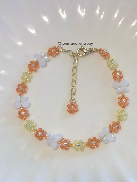 Shiny butterfly with beautiful orange beaded flowers. This design has another color. (Picture 2) -Materials 8/0, 11/0 Glass beads (Made in Japan) Glass but beads Adjuster chain -Length About 19cm=7.4Inch (Include 4cm=1.5Inch Adjuster Chain) -And More If you need to change bracelet length shorter or longer, then please contact me. I can change adjuster chain's length. Or if you need to change color, then contact to me. -Note Please avoid from water, then jewelry keep shining. Beaded jewelry is delicate, so please handle it gently. -Shipping Normal shipping ---> international air mail with no tracking. Upgrade shipping ---> express air mail with tracking. If you'd like to track your order, please select the tracking service at the time of payment. -About my jewelry I mainly use beautiful and Butterfly Beaded Bracelet, Bracelet Making Tutorial, Shiny Butterfly, Beaded Flower Bracelet, Butterfly Beads, Keep Shining, Orange Citrus, Bead Charms Diy, Handmade Jewelry Tutorials