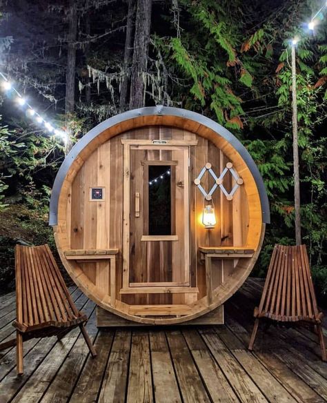 Pool Cocktails, Steel Decor, Backyard Spa, Unique Patios, Sauna Diy, Hot Tubs Saunas, Barrel Sauna, Sauna Design, Tiny House Community