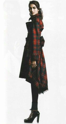 Nice Succulent Wreaths, Mode Tartan, Highland Fling, Tartan Coat, Socialite Style, Tartan Fashion, Inspiration Dress, Mode Instagram, Plaid Coat