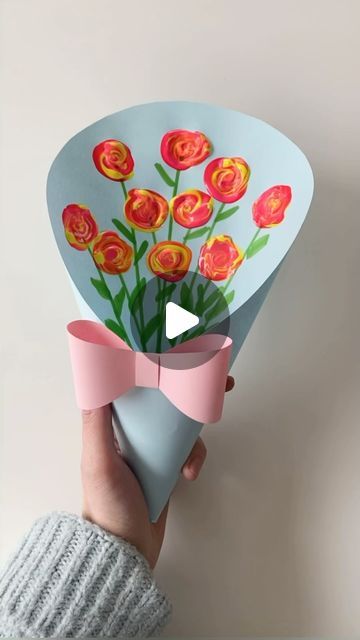 Julie Caspersen | Krea Leg DIY 🌈 | Her kommer en let buket med roser lavet af et par klatter maling og en vatpind. Måske en ide til mors dag 💐☺️ | Instagram Mors Dag, April 26, On Instagram, Instagram