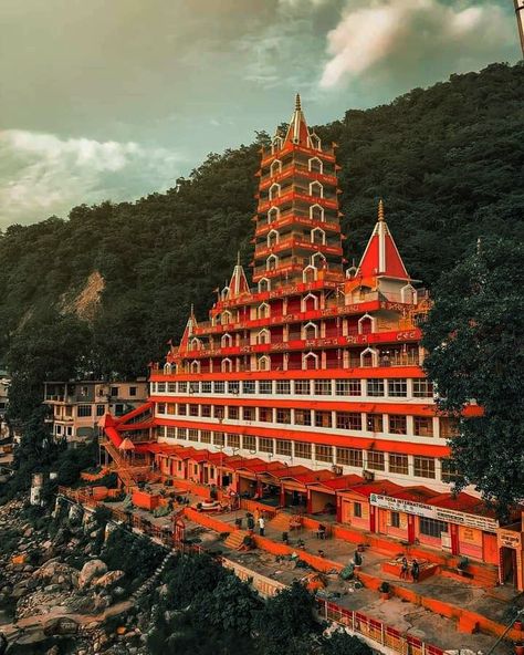 Rishikesh Temple, Uttarakhand Temple, Uttarakhand Culture, Iit Roorkee, Namaste India, India Tourism, Temple India, Editing Videos, Hindu Ceremony