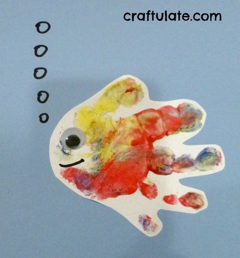 Handprint Fish - turn toddler painty hands into art! Handprint Fish, Fish Handprint, Daycare Rooms, Infant Art, Under The Sea Crafts, Fish Craft, Art Preschool, Sensory Wall, Infant Room