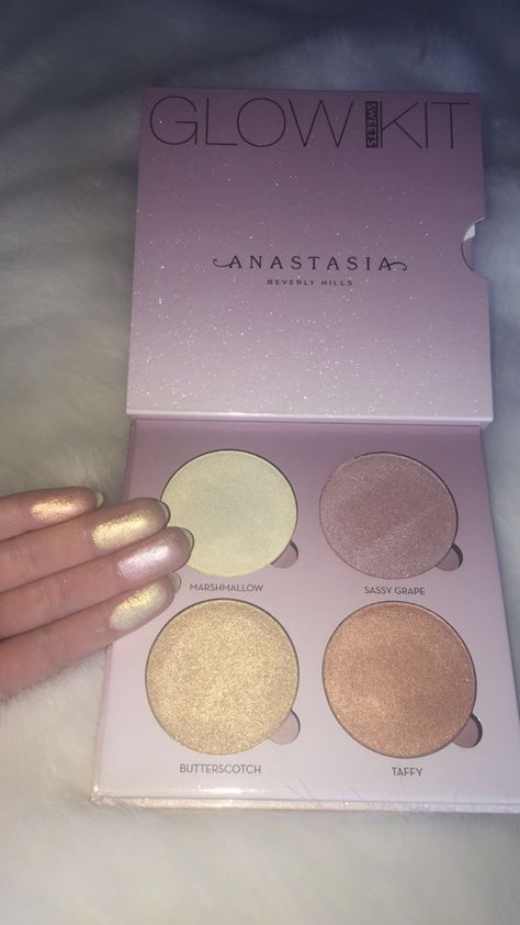 Anastasia Beverly Hills sweets glow kit Anastasia Glow Kit, Thoughts On Life, Makeup Pallets, Glow Kit, Makeup Needs, Makeup Obsession, Style Blogger, Makeup Goals, Makeup Designs