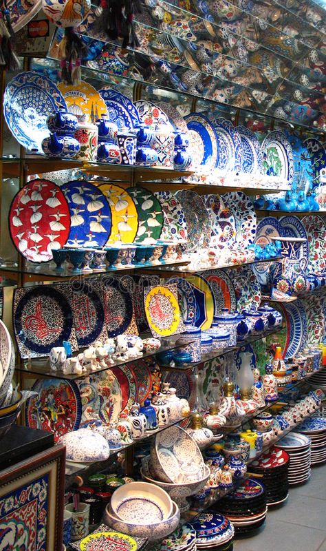 Istanbul Market, Turkish Traditional, Souvenir Shop, World Market, Art Inspiration Drawing, Places To Travel, Stock Images Free, Istanbul, Places To Go