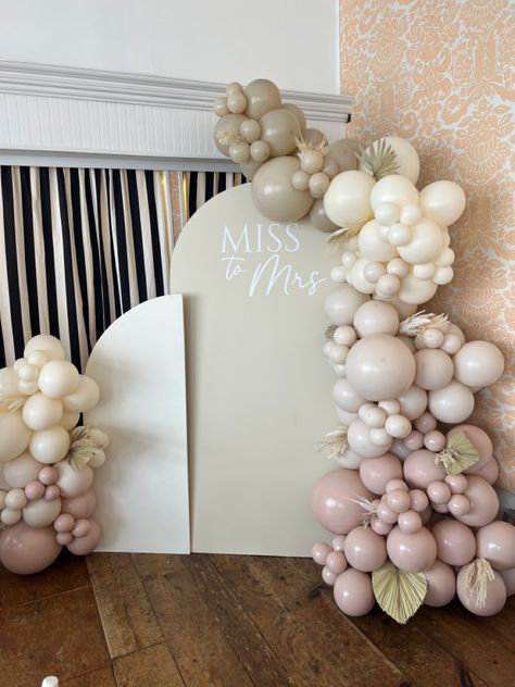 Miss To Mrs Shower Ideas Backdrop, Miss To Mrs Balloon Arch, Bridal Shower Wooden Backdrop, Bridal Shower Flower Wall Backdrop Ideas, Backdrops For Bridal Shower Backgrounds, Bridal Shower Backdrop Ideas Balloons, Bridal Shower Photo Backdrop Balloons, Future Mrs Backdrop, Bridal Shower Backdrop Arch