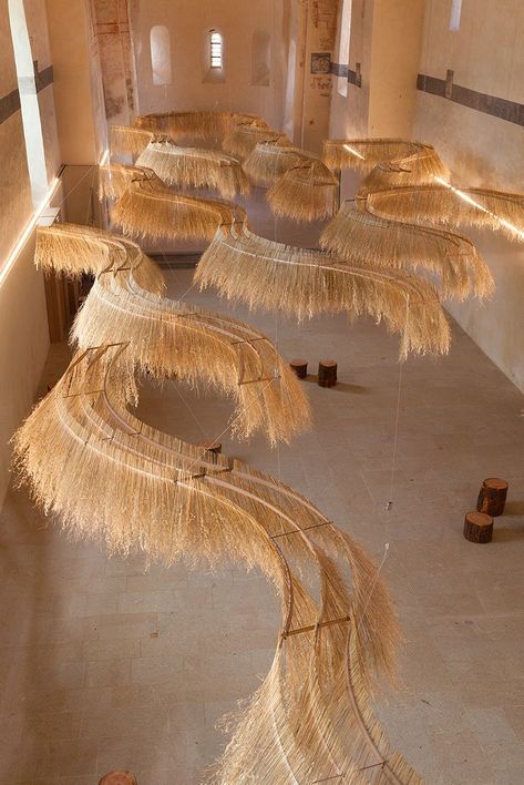 'Magdala' dried plant installation meanders within former french chapel Plant Installation, مركز ثقافي, Deco Champetre, Diy Lampe, Deco Luminaire, التصميم الخارجي للمنزل, Ceiling Installation, Candyland Decorations, Cafe Interior Design