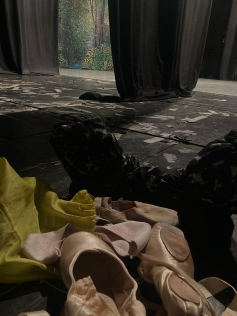 Ballet Stage Aesthetic, Backstage Ballet Aesthetic, Backstage Aesthetic Dance, Ballet Show Aesthetic, Nutcracker Backstage, Ballerina Backstage, Dance Backstage, Anya Core, Backstage Ballet