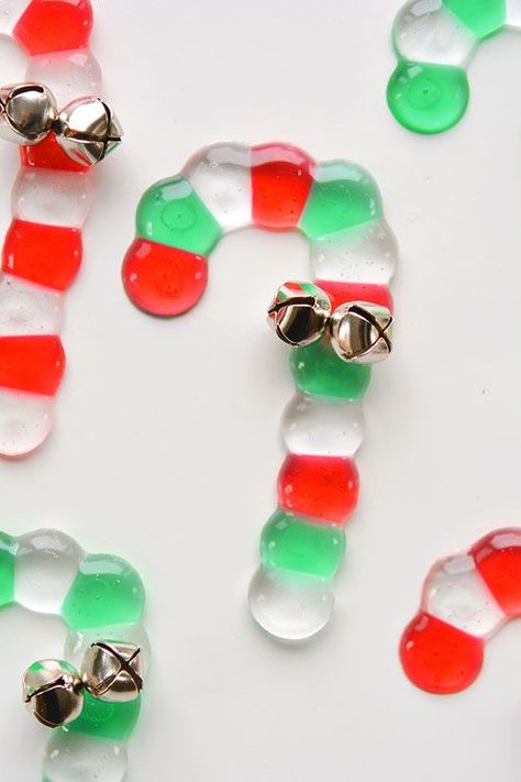 These melted bead candy canes are SO EASY to make with pony beads and they're the cutest homemade Christmas ornaments ever! They look beautiful on the tree, or you can use them as sun catchers in the window! Melted Pony Beads, Melted Bead Crafts, Homemade Christmas Ornaments Diy, Christmas Cd, Bead Ornaments, Pony Bead Crafts, Favorite Christmas Songs, Beads Candy, Christmas Songs