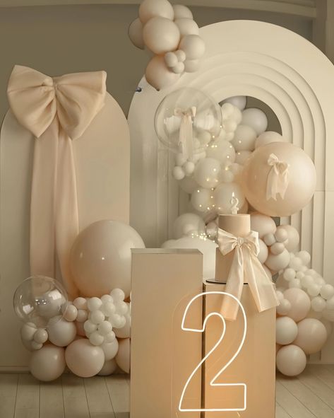 2 year old baby birthday party styling, white simple bow decoration🎂 #babybirthdayparty #2ndbirthday #2ndbirthdayparty #2ndbirthdaycake #babybirthdayideas #babybirthdaydeco #babybirthdayphotography #babybirthdayphotoshoot #birthdaydecoration #birthdayballoons Papion Birthday Theme, Ribbon Themed Birthday Party, One Year Birthday Party Ideas Decor, Birthday White Theme, 2 Year Birthday Party Ideas, Bow Party Ideas, Birthday Party Ideas 1 Year, Bow Birthday Theme, Bow Party Decor