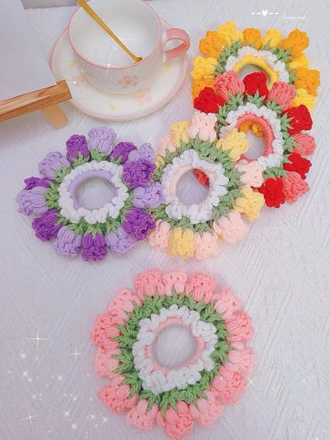 Crochet Scrunchie Pattern Free Hair Ties, Cute Crochet Hair Accessories, Crochet Flower Hair Tie, Crochet Flower Scrunchie, Hair Tie Diy, Diy Crochet Hair Accessories, Hair Tie Crochet, Crochet Hair Ties, Crochet Hair Tie