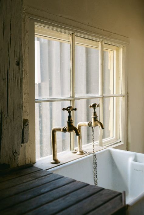 World of Interiors readers might recognise this Grade II-listed farmhouse close to the Suffolk coast – it has featured in the storied magazine, as well as books exploring the quintessential English farmhouse. And now it’s for sale. #design #inspiration #interiors #architecture British Farmhouse Interiors, Historic Farmhouse Interiors, Countryside Bathroom, Countryside Homes, Mountain Farmhouse, English Farmhouse, Suffolk Coast, Cast Iron Bath, Mediterranean House