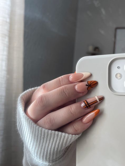 Fall Nails Acrylic Halloween, Aesthetic Fall Acrylic Nails, Nail Inspo Coffin Halloween, Fall Simple Nails Almond, Fall Nails 2023 Short Almond, Fall Acrylic Nails With Pumpkin, Cute Fall Nails Orange And Brown, Short Almond Acrylic Nails Fall Design, Long Almond Autumn Nails