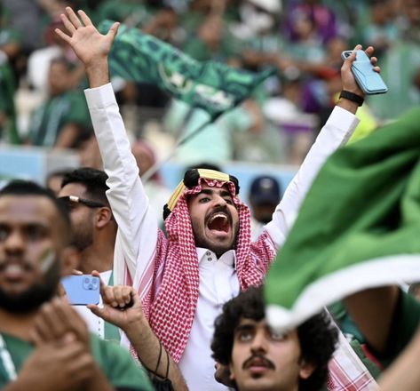 Saudi Arabia Football Team, Saudi Arabia Football, Saudi Football, Saudi Aesthetic, Saudi Men, Arabic Jokes, World News Today, National Football Teams, كريستيانو رونالدو