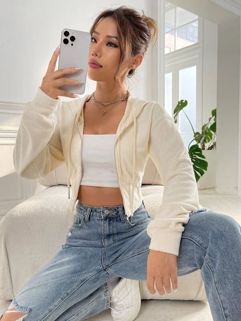 White Cropped Hoodie Outfit, Cropped Zip Up Outfit, Hoddies Outfits Girl, Cropped Zip Up Hoodie Outfit, Cropped Hoodie Outfit, Crop Zip Up Hoodie, Hoddies Outfits, White Cropped Hoodie, Kebutuhan Rp