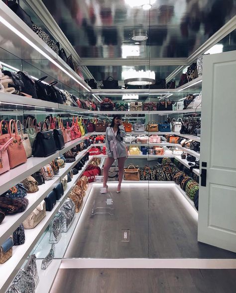 Kylie Jenner’s Bag Closet Kylie Jenner Purses, Kylie Jenner Closet, Kylie Jenner House, Jenner House, Bag Closet, Dream Closet Design, Walk In Closet Design, Closet Room, Casa Vintage