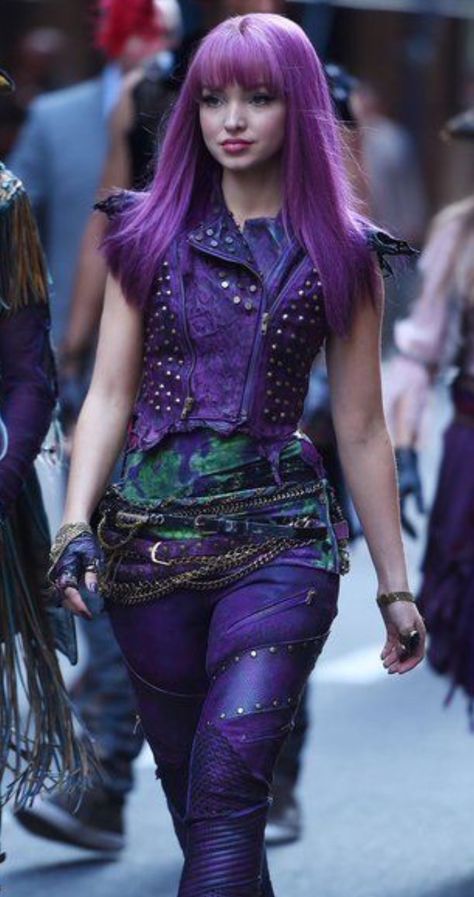 Dove Cameron Mal Descendants 2, Mal Descendants, Descendants 2, Dove Cameron, Descendants, Purple Hair, A Woman, Walking, Purple