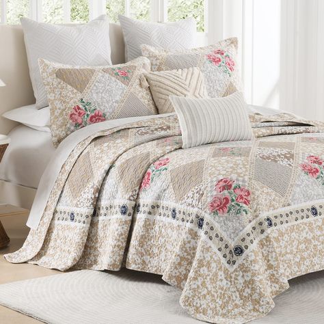 PRICES MAY VARY. [Cotton Quilt] - Quilts queen size sets, floral quilt is made of 100% cotton, healthier and more breathable. Softness, skin-friendly and durable. [Flroal Patchwork Quilt] - Real patchwork quilt, unique floral pattern design and adopt excellent double stitching craftsmanship, well matching your luxurious bedroom, living room, blanket, airbnb and dorm Décor. Quilt set is the best choice gift for your parents and friends. [3 Piece Quilt Bedding Set] - 1 Queen Quilt (90 * 98 inch) + King Quilt Bedding, California King Quilts, Oversized Quilt, King Quilt Sets, Queen Bedspread, Quilt Bedspread, King Size Bedding Sets, Quilts Decor, Coverlet Bedding