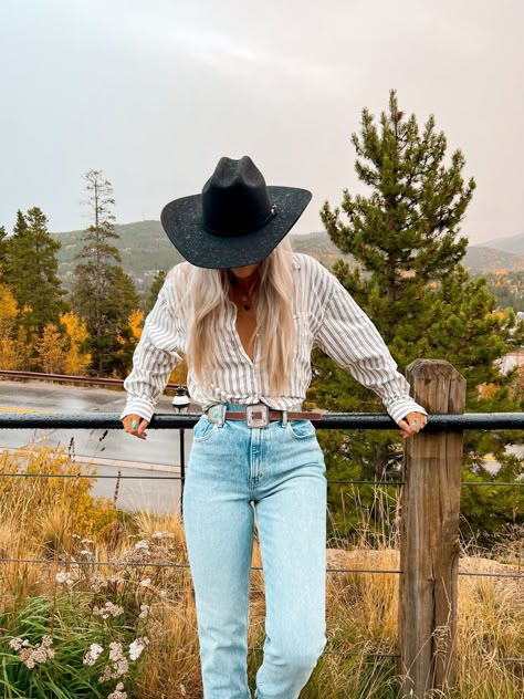 Cute Western Outfits Bachelorette, Western Flair Outfit, Vintage Country Outfits Woman Clothing, Westerncore Aesthetic Fashion, Fall Outfits 2023 Western, Western Mountain Outfit, Western First Date Outfit, Timeless Western Fashion, Women’s Cowboy Outfits