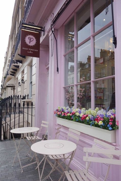 Cafe Reference, Purple Interior Design, Cake World, Cake Shop Design, Purple Cafe, Peggy Porschen Cakes, Peggy Porschen, Mobile Coffee Shop, Cute Bakery