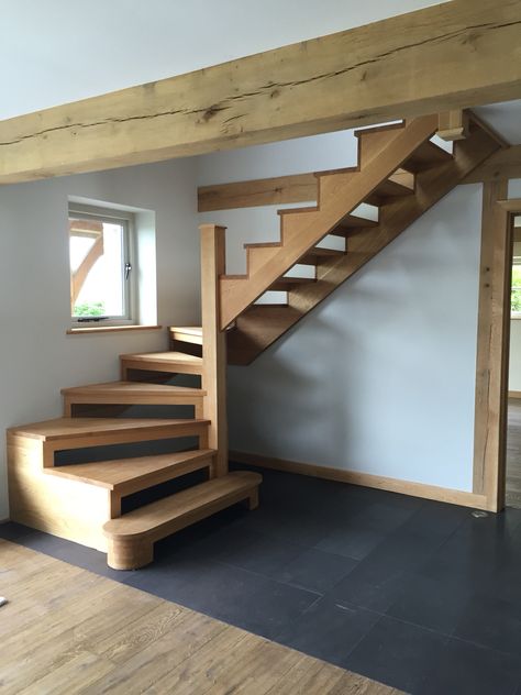 07.06.16 Attic Stairs Diy, Loft Stairs Ideas, Scale Loft, Stairs Diy, Tre Kunst, Loft Staircase, Pelan Rumah, Diy Staircase, Attic Loft