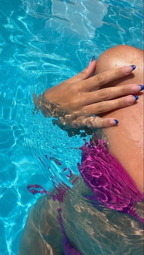 Pool Picture Ideas Instagram Selfie, Ig Aesthetic Pictures, By The Pool Pictures, Foto In Piscina, Pool Selfies, Cute Pool Pics, Piscina Aesthetic, Pool Photo Ideas, Pool Picture Ideas