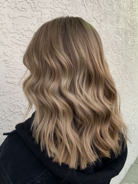 Blond Color Ideas, Teddy Bear Blonde Short Hair, Strawberry Brown Hair Color, Beige Blonde Short Hair, Cool Tone Dirty Blonde Hair, Flaxen Hair Color, Medium Length Dark Blonde Hair, Dark Blonde Hair Inspiration, Dark Blonde Balayage Short