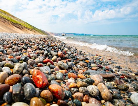 Michigan Mitten, Lake Michigan Stones, Rock Identification, Upper Peninsula Michigan, Michigan Road Trip, Michigan Beaches, Michigan Vacations, Lake Superior Agates, Rock Hunting