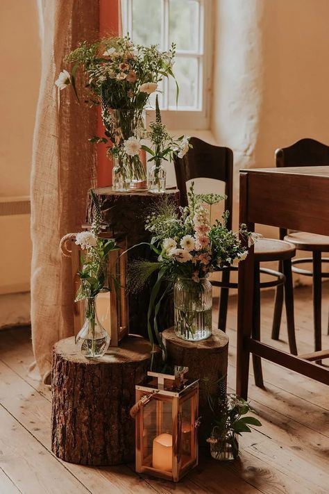 Stumps For Wedding Aisle, Wood Logs Wedding Decor, Wood Stump Aisle Decor, Wooden Log Wedding Decor, Wood Stump Decor Wedding, Wedding Stump Decor, Tree Stump Decor Wedding, Boho Natural Wedding Decor, Tree Slabs Wedding