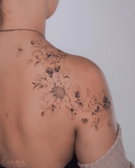 Shoulder Birth Flower Tattoo, Birth Flower Shoulder Tattoos, Back Tattoo Women Upper, Feminine Shoulder Tattoos, Shoulder Sleeve Tattoos, Floral Back Tattoos, Floral Tattoo Shoulder, Back Of Shoulder Tattoo, Tato Lengan