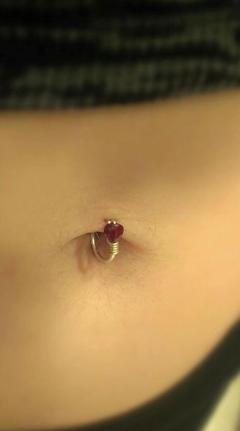 Heart Garnet Wrapped Belly Button Ring piercings by Meliloo Belly Button Piercing Gold, Different Piercing, Bellybutton Piercings, Belly Button Piercing Jewelry, Belly Piercing Jewelry, Belly Piercing Ring, Belly Button Jewelry, Mazzy Star, Belly Jewelry