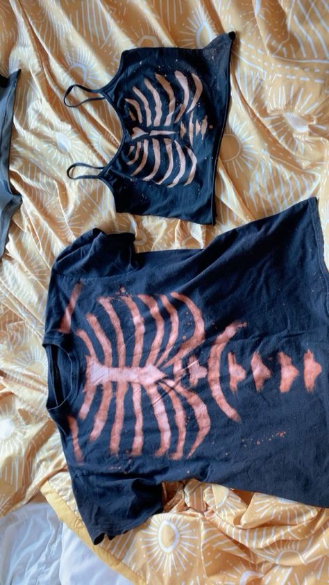 Pants Painted With Bleach, Customized Shirts Ideas, Skeleton Design Tshirt, Bleached Pants Diy, Skeleton T Shirt Diy, Rib Cage Shirt Diy Bleach, Pants With Bleach Design, How To Bleach Design A Shirt, How To Make A Bleached Shirt