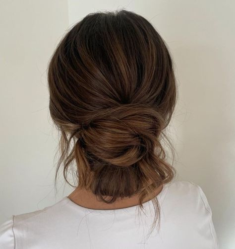 Twisty Hairstyles, Trendy Bun, Easy Braided Updo, Easy Work Hairstyles, Messy Hair Updo, Hairstyle Ideas Easy, Hairstyle Examples, Simple Prom Hair, Low Bun Hairstyles