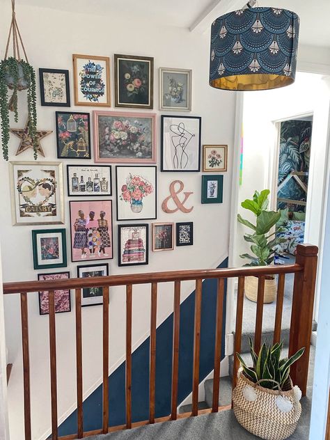 Do you have a wonderful collection of art work but are not sure how to display it? Gallery walls are so easy to put up and arrange and with Command strips, it doesn't matter if you make a mistake. You can pull the strips away from the wall and start again leaving no damage. Staircase Art Ideas, Picture Wall Hallway, Family Gallery Wall Ideas, Hall Gallery Wall, Kitchen Gallery Wall Ideas, Stair Decorating Ideas, Top Of Stairs Decor Upstairs Landing, Stairs Gallery Wall, Gallery Wall Themes