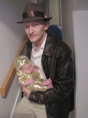 This is the best Halloween costume idea I have ever seen! Indiana Jones and the baby is the idol!!!!! @ThinkGeek Indiana Jones Family Costume, Indiana Jones Costume, Indiana Jones Adventure, Halloween Costume Idea, Jones Family, Halloween Family, The Idol, Diy Toddler, Think Geek