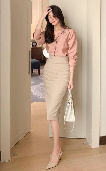 Simple Elegant Work Outfit, Korean Proffesional Outfit, Working Outfit Korean, Korean Professional Outfits Women, Classy Business Outfits Skirt, Formal Woman Outfit, Professional Outfits Women Skirt, Work Outfits Women Korean, Formal Skirt Outfit Classy