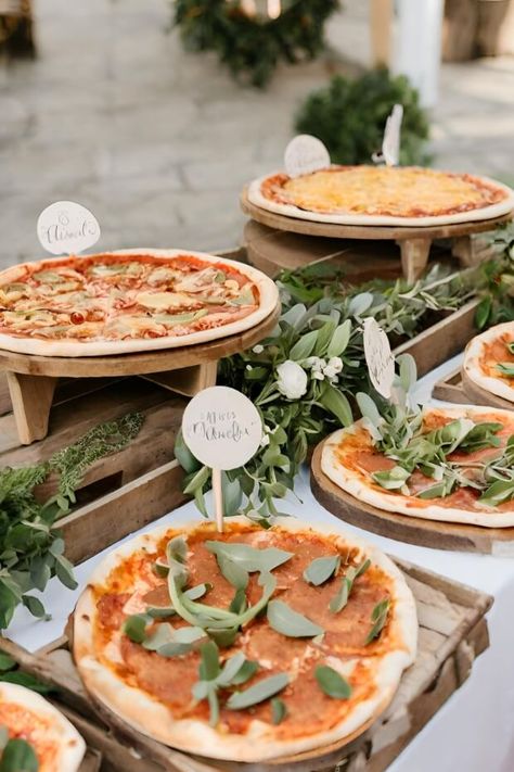 Wedding reception buffet with pizzas Pizza Display, Pizza Variety, Pizza Station, Pizza Wedding, Pizza Catering, Pizza Gourmet, Pizza Buffet, Creative Pizza, Pizza Ideas