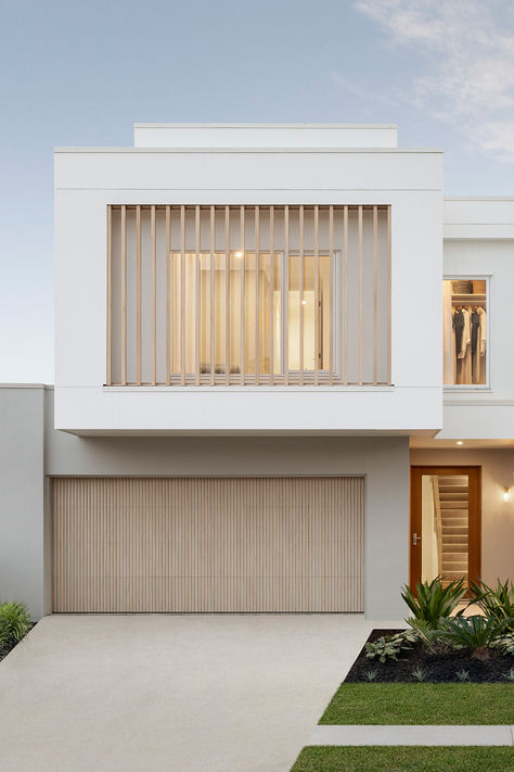 Come and explore our latest Modern Coastal paradise 🌴 🏠 on display at Springfield Rise by Lendlease ✨ 📍 13 Grafton St, Spring Mountain QLD 👀 Open 10am - 5pm AEST daily! Coastal House Facade, Coastal House Exterior Australia, Modern Coastal Facade, Modern Coastal Home Exterior, House Design Coastal, Coastal Townhouse, Modern Coastal Exterior, Modern Coastal Beach House, Modern Beach House Exterior