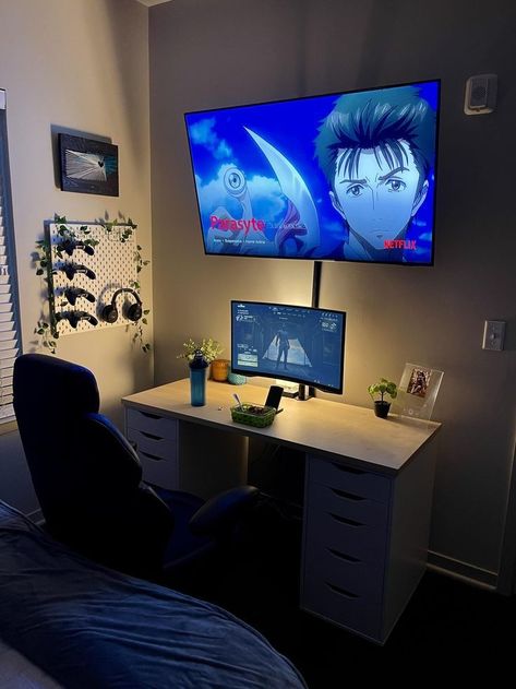 Desk Setup With Tv, Tv Desk Setup, Mens Game Room Ideas Small, Man Room Ideas Bedrooms, Game Setup Aesthetic, Small Gaming Setup, Small Room Setup, Mens Bedroom Decor, Chill Room