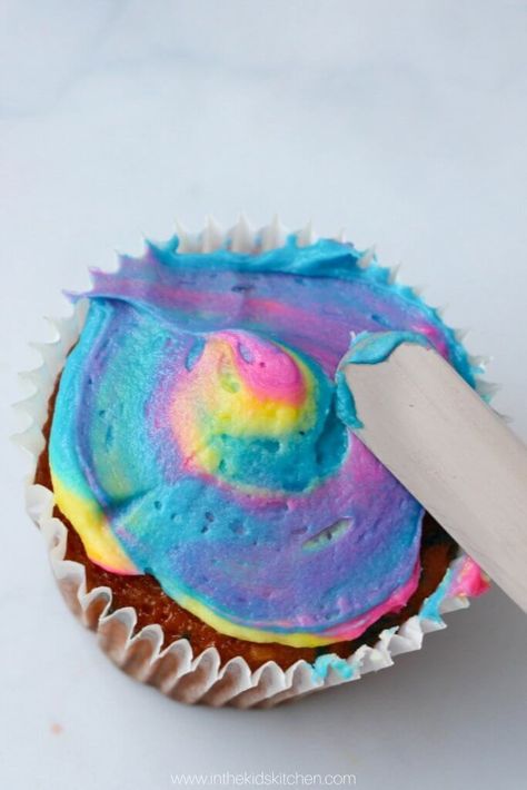 Tie Dye Cupcakes Frosting, Tie Die Cupcakes, Food Coloring Tie Dye, Tie Dye Frosting, Tie Dye Cupcakes, Cool Whip Frosting, Swirl Tie Dye, Cookie Monster Cupcakes, Silicone Cupcake Liners