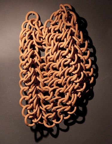 Ceramic chain mail valerie grossman Pottery Chain, Ceramic Chain, Clay Chain, Chain Art, Poses Anime, Pottery Inspo, Chain Of Command, Macrame Tutorial, Chain Mail