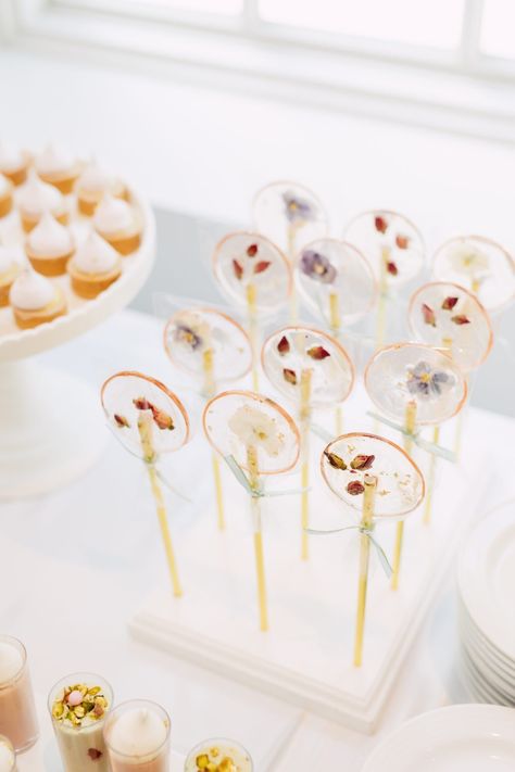 edible flower lollipops Buffet Dessert, Bridal Shower Desserts, Garden Bridal Showers, Spring Bridal Shower, Summer Bridal Showers, Romantic Ideas, Shower Desserts, Bridal Shower Tables, Bridal Shower Flowers