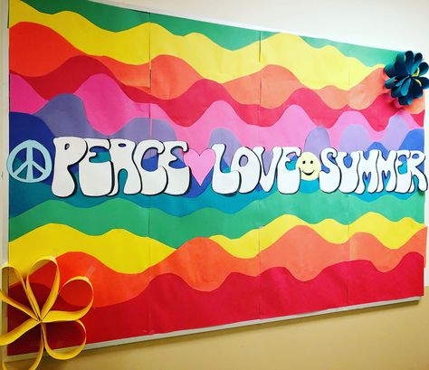 Hippie Groovy bulletin board Peace Love Learning Theme, 60s Door Decorations For School, 60s Bulletin Board Ideas, Hippie Bulletin Board Ideas, 70s Themed Classroom Door, Peace Out Bulletin Board, 70s Theme Decorations, 1960 Theme Party Ideas Decor, 70s Bulletin Board