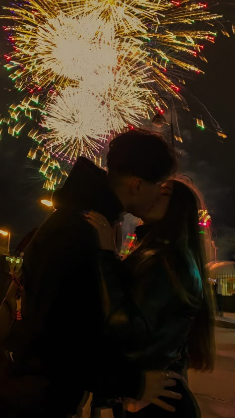 New Year Eve Couple Pictures, New Years Eve With Boyfriend, New Years Eve Photoshoot Ideas Couple, New Year’s Eve Couple Pic, New Years Picture Ideas Couples, Funny Boyfriend Pictures, New Years Eve Couple Pictures, Party Couple Aesthetic, New Years Eve Couple