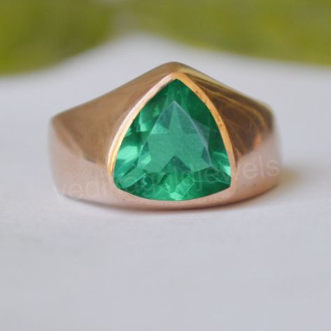 Triangle Shape Emerald Quartz 925 Sterling Silver ring,  Green Emerald Micron Yellow Gold Rose Gold Filled Ring, Birthstone Ring => Stone Detail:- Emerald Quartz , 12 mm Triangle Cut Gemstone => Metal Type -  You can choose other types of metal from the drop down menu => Ring Size : Please chose your size form the drop down menu About Matrial : copper yellow filled: Make ring in Copper and 2 micron Yellow gold filled  copper Rose filled: Make ring in Copper and 2 micron Rose gold filled  Sterlin Emerald Quartz, Emerald Wedding, Copper Rose, Ring Birthstone, Blue Moonstone, Gold Filled Ring, Ring Stone, Emerald Stone, Unique Gemstones