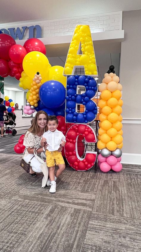 Back to School! 💛💙❤️ #cltballoons #charlottemoms #balloonartist #charlottemom #happybirthday #cltmom #cltmoms #cltballoonartist… | Instagram Back To School Balloon Columns, Back To School Balloon Decor, Back To School Balloon Arch, Back To School Balloons, Preschool Graduation Decorations, Kindergarten Graduation Decorations, School Balloons, Back To School Backdrop, Balloon Bar